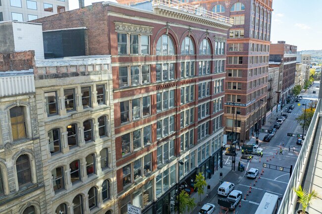 151 W 4th St in Cincinnati, OH - Building Photo - Building Photo