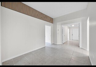 13761 N Garden Cove Cir in Davie, FL - Building Photo - Building Photo