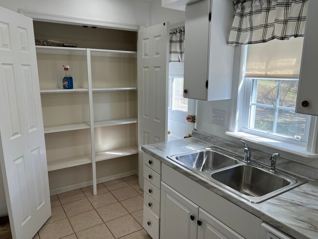 2809 Curtis Dr in Temple Hills, MD - Building Photo - Building Photo