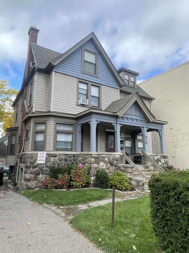 910 S State St, Unit 910 S. State