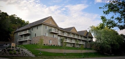 Ridge View Apartments in Waukesha, WI - Building Photo - Interior Photo