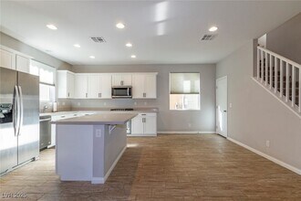 10461 Skye Summit Ave in Las Vegas, NV - Building Photo - Building Photo
