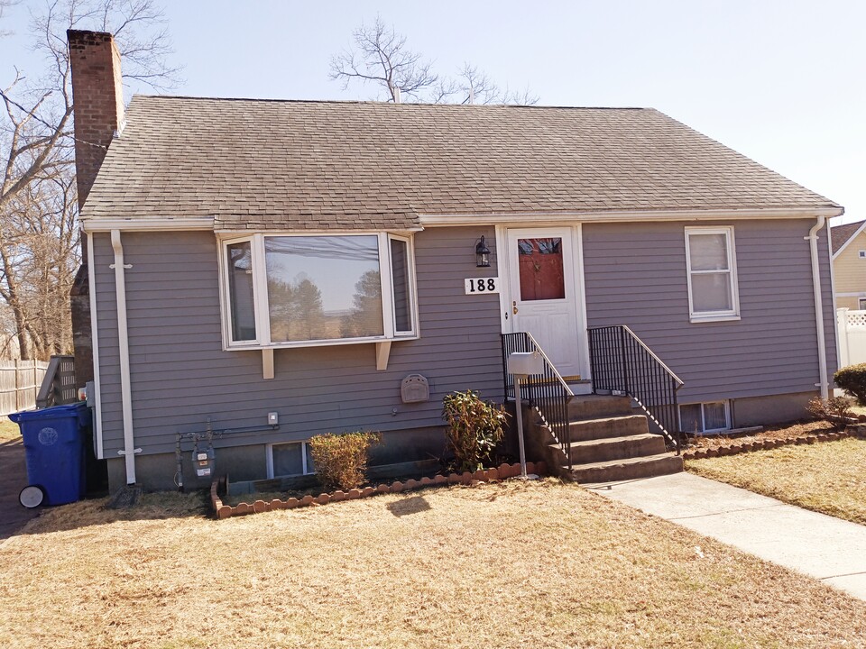 188 Lexington St in Newton, MA - Building Photo