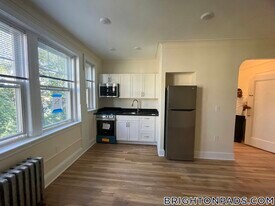 100 Kilsyth Rd, Unit 27 in Boston, MA - Building Photo
