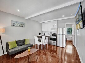 906 N Riverside Dr in Pompano Beach, FL - Building Photo