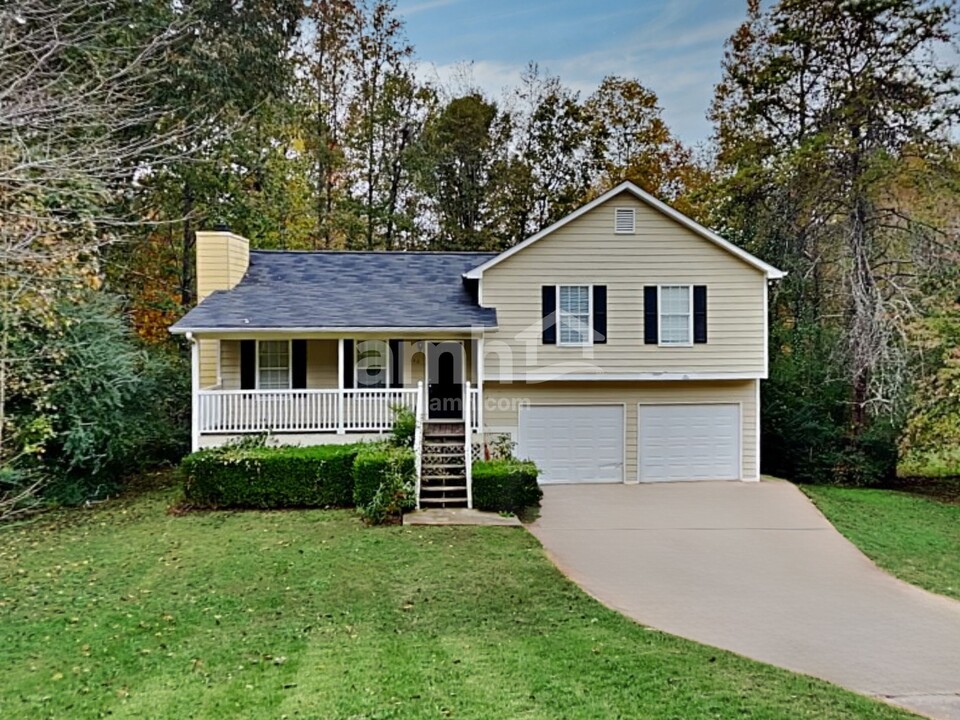 446 Thornbrooke Dr in Hiram, GA - Foto de edificio