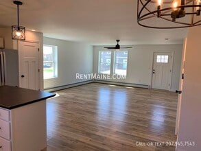 66 Wildwood Dr in Bangor, ME - Foto de edificio - Building Photo