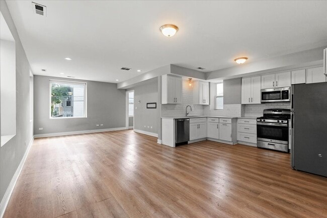 3701 W Diversey Ave in Chicago, IL - Building Photo - Building Photo