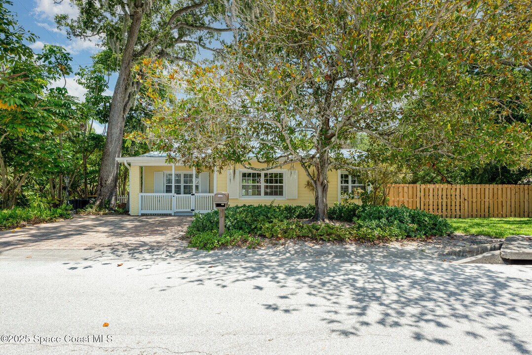 631 Young St in Melbourne, FL - Foto de edificio