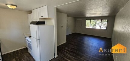 1102 NW E St in Grants Pass, OR - Building Photo - Building Photo