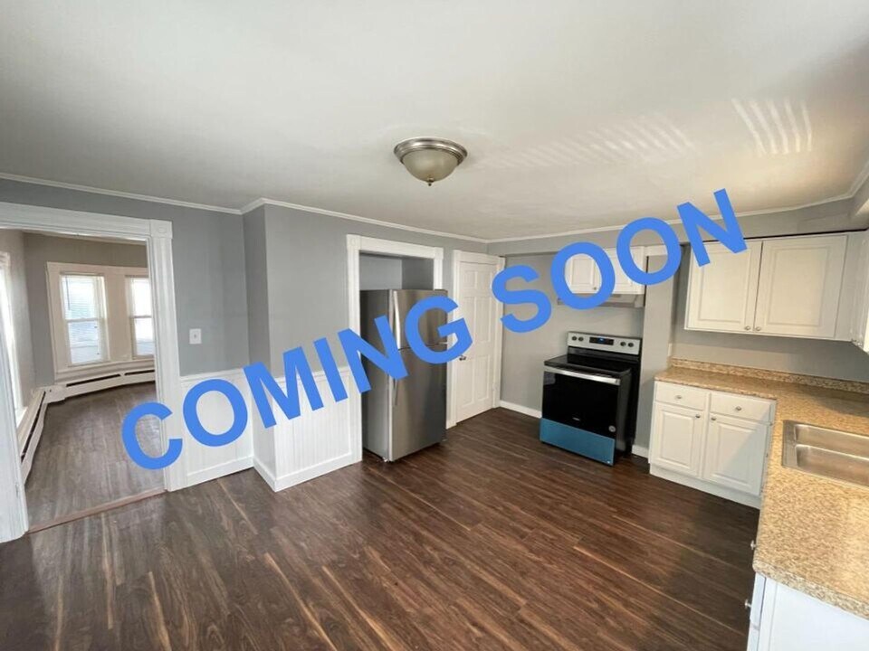 114 S Jewett St in Manchester, NH - Building Photo