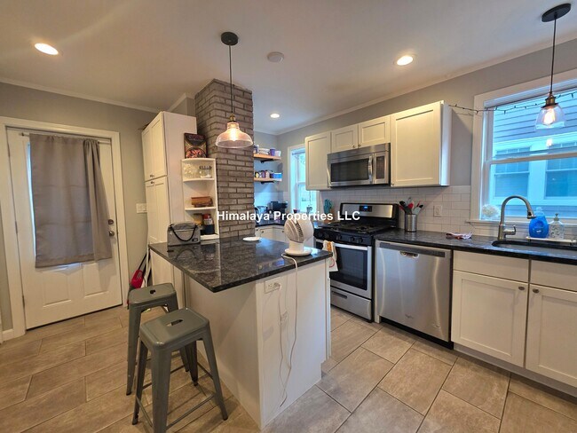17 Frederick Ave, Unit 1