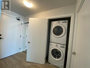 430-4430 Square One Dr in Mississauga, ON - Building Photo - Building Photo
