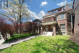 16 Foxbar Rd in Toronto, ON - Building Photo