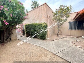 7876 N Sendero Tres in Tucson, AZ - Building Photo - Building Photo