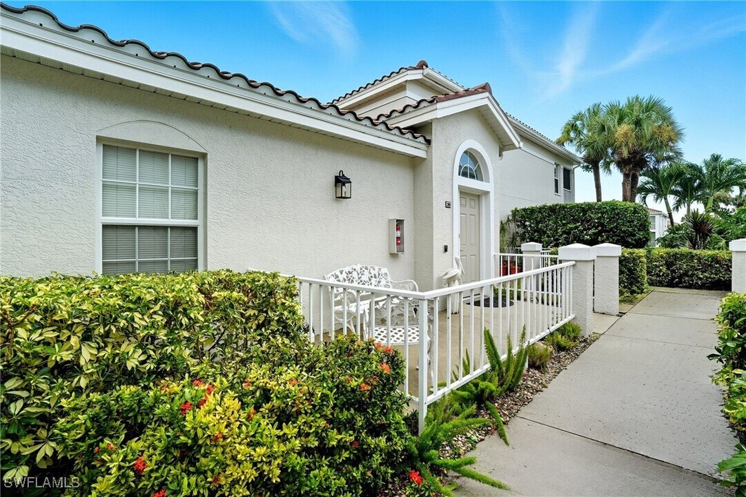 6894 Rain Lily Rd in Naples, FL - Building Photo