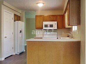 8254 Rose Petal Dr in Florence, KY - Foto de edificio - Building Photo