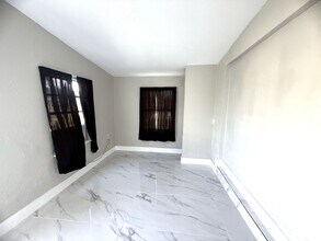 3350 Apache St in Ft. Myers, FL - Foto de edificio - Building Photo