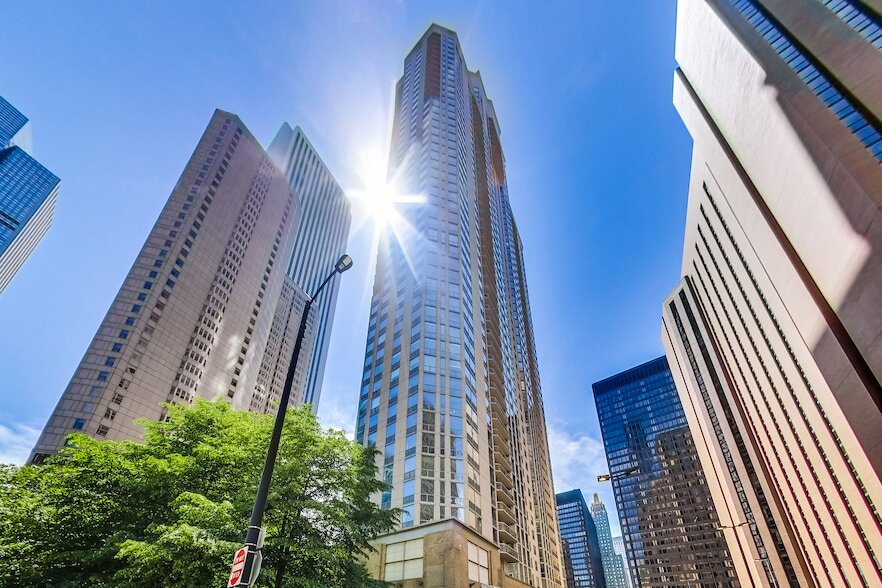222 N Columbus Dr, Unit 2510 in Chicago, IL - Building Photo