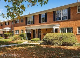 3220 Shenandoah Dr in Royal Oak, MI - Building Photo