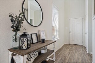 328 Thornless Cir in Buda, TX - Building Photo