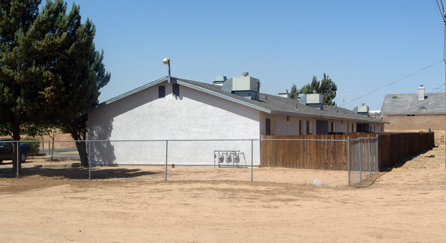 21318 Ottawa Rd in Apple Valley, CA - Building Photo - Building Photo