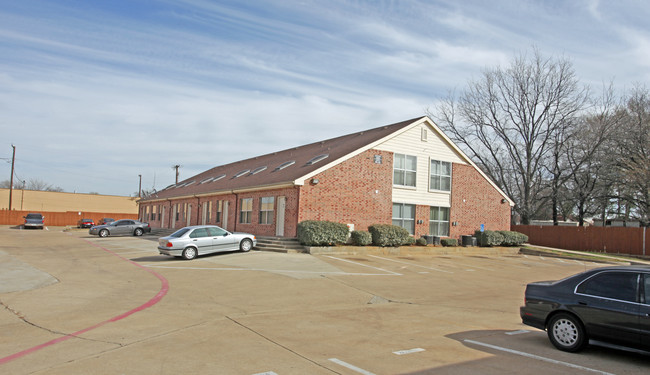 Medlin Square in Arlington, TX - Building Photo - Building Photo