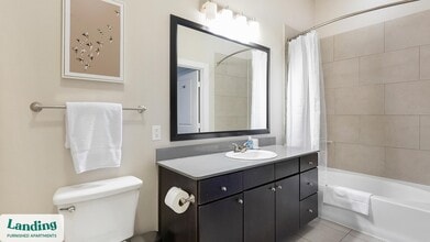 3501 Ross Ave, Unit 5038 in Dallas, TX - Foto de edificio - Building Photo