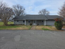 7815 Old Baxter Rd in Baxter, TN - Building Photo