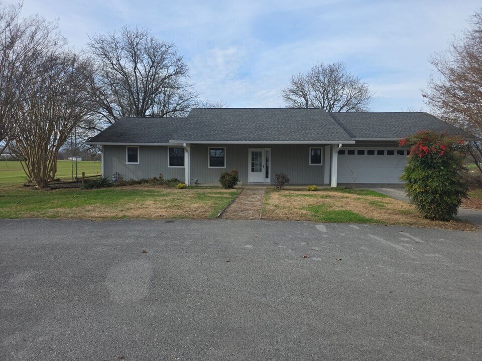 7815 Old Baxter Rd in Baxter, TN - Building Photo