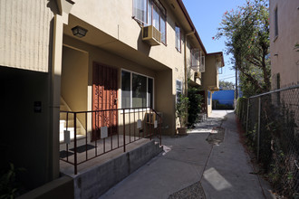 814 S Sherbourne Dr in Los Angeles, CA - Building Photo - Building Photo