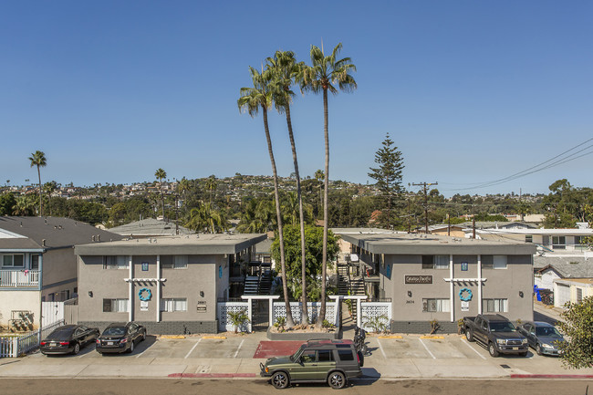 Catalina Pacific Apartments in San Diego, CA - Foto de edificio - Building Photo