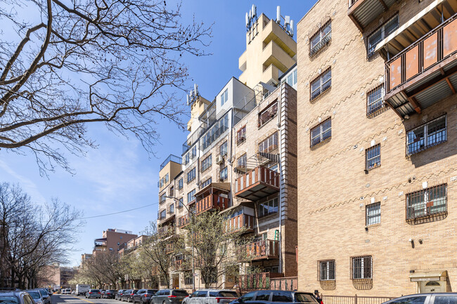 57 Lorimer St in Brooklyn, NY - Building Photo - Building Photo