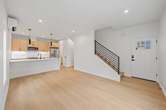 7904 20th Ave SW in Seattle, WA - Foto de edificio - Building Photo