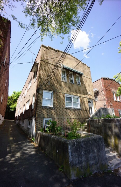 127 Harding Ave in White Plains, NY - Building Photo