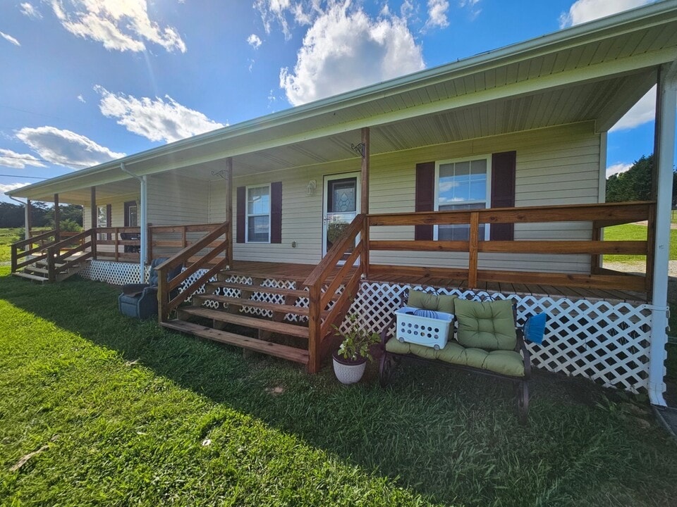 7244 Newport Hwy in Greeneville, TN - Building Photo
