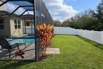 9110 Freedom Hill Dr in Seffner, FL - Building Photo - Building Photo