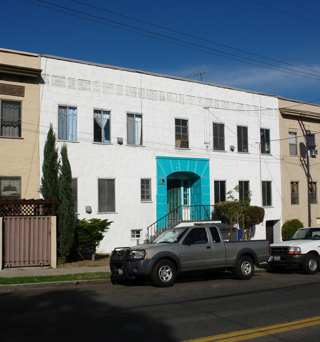 1043 Hyperion Ave in Los Angeles, CA - Foto de edificio - Building Photo