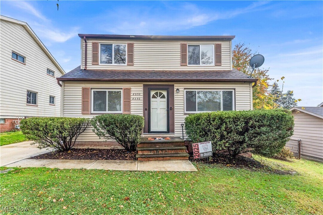 8232 Crudele Dr in Garfield Heights, OH - Building Photo