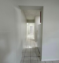 11611 NW 57th Ct in Hialeah, FL - Building Photo - Building Photo