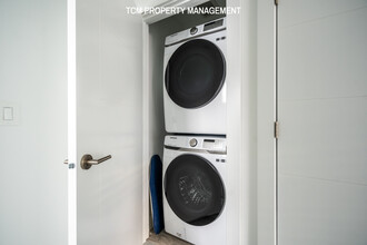 3309 S Orcas St, Unit B in Seattle, WA - Foto de edificio - Building Photo