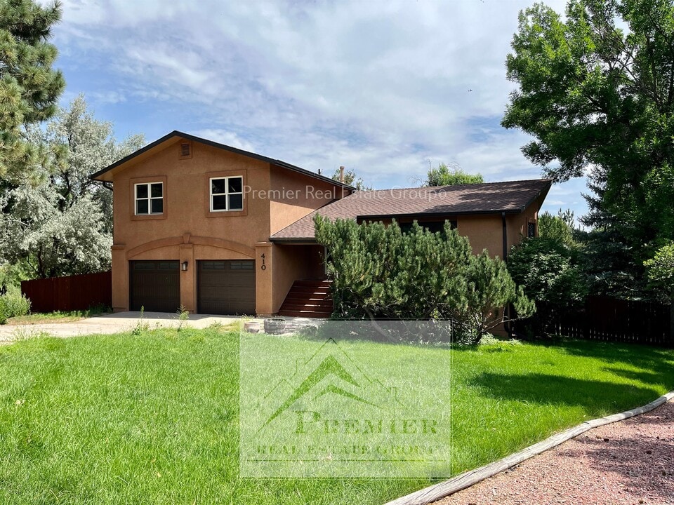 410 Silver Spring Cir in Colorado Springs, CO - Building Photo