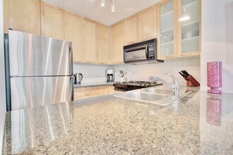 1070 Richards St in Vancouver, BC - Building Photo - Building Photo