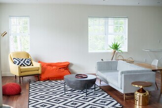 747 4th St in Miami Beach, FL - Building Photo - Building Photo
