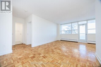 33 Erskine Ave in Toronto, ON - Building Photo - Building Photo