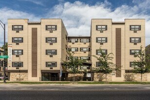 6725 N Sheridan Rd in Chicago, IL - Building Photo