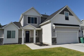 293 W 450 S in Hyde Park, UT - Building Photo - Building Photo