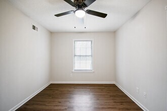 2031 Cranberry Dr in Memphis, TN - Foto de edificio - Building Photo