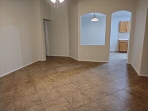 13018 W Avalon Dr in Avondale, AZ - Foto de edificio - Building Photo