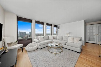 444 W Fullerton Pkwy in Chicago, IL - Building Photo - Building Photo